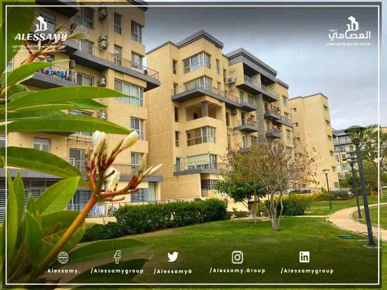 شقه للبيع بتسهيلات علي 10سنوات بمدينتي في الb8مجموعه 89 -85م